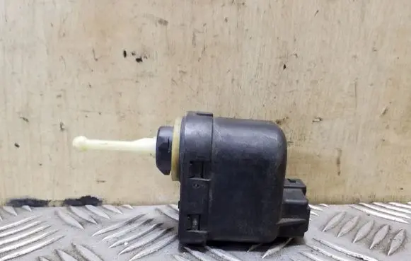 Audi A4 S4 B5 8D Headlight level adjustment motor 