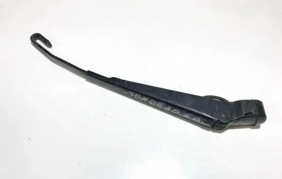 Rear wiper blade arm