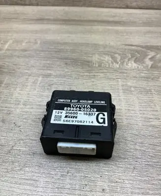 Toyota Avensis T250 Light module LCM 8996005020 3560016337