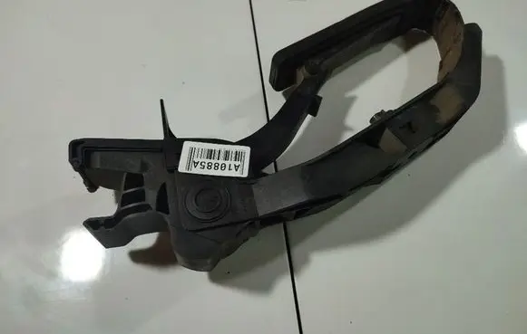 Mercedes-Benz CLS C219 Accelerator throttle pedal A2113000404