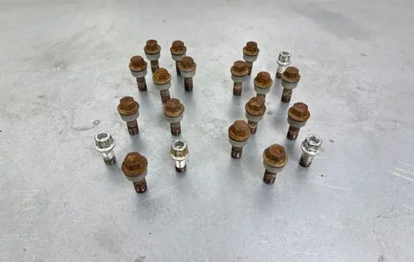 Volkswagen Touareg III Nuts/bolts