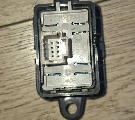 Renault Megane III Cruise control switch 1015009001