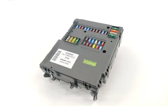 Smart ForTwo II Fuse module 0011868V013 5WK45090