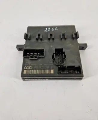 Audi A4 S4 B6 8E 8H Gateway control module 8E0907279F