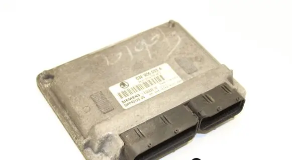 Skoda Fabia Mk1 (6Y) Engine control unit/module 03E906033A