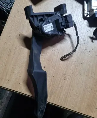 Opel Zafira B Accelerator throttle pedal 9202341 6PV00811400