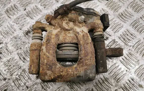Nissan X-Trail T32 Rear brake caliper