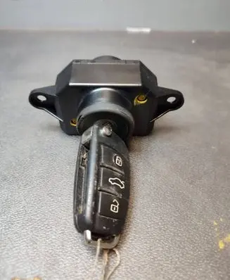 Audi Q7 4L Ignition lock 4F0909131