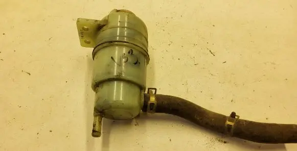 Mitsubishi L200 Power steering fluid tank/reservoir 6T03T