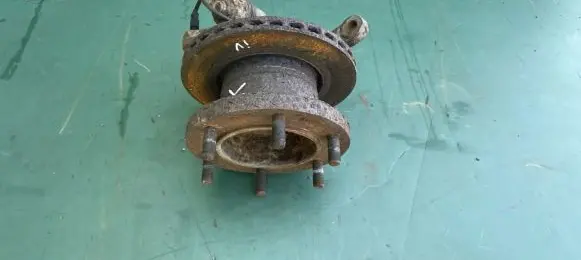 Iveco Daily 3rd gen Front wheel hub spindle knuckle 504067976 500039191