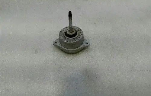 Mercedes-Benz SLK R172 Engine mount bracket 98037535101