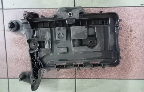 Audi A3 S3 8L Battery box tray 1K0915333B