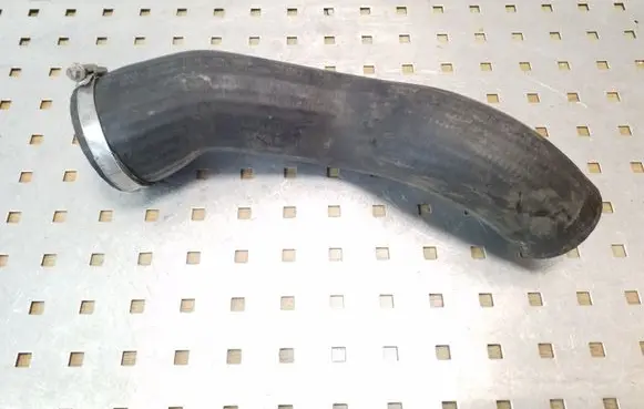 Volvo XC70 Intercooler hose/pipe 30680218
