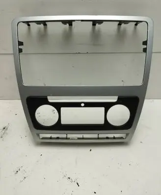 Skoda Octavia Mk2 (1Z) Radio/GPS head unit trim 1Z0858069DF 1135210184