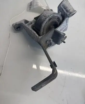 Mazda CX-5 Engine mount bracket K1442