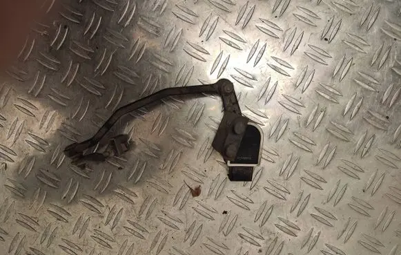 Headlight/headlamp level sensor