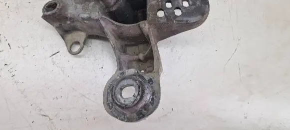 Audi A4 S4 B7 8E 8H Engine mounting bracket 8E0199351