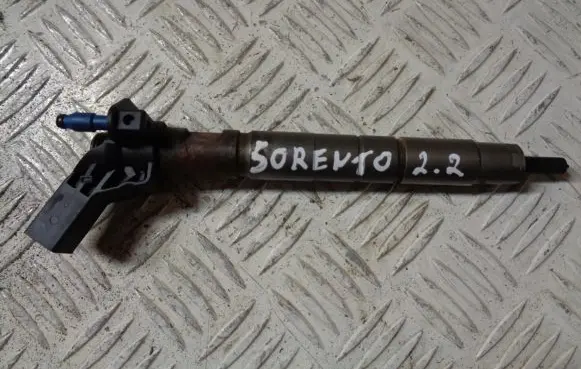 KIA Sorento Fuel injector 338002F000