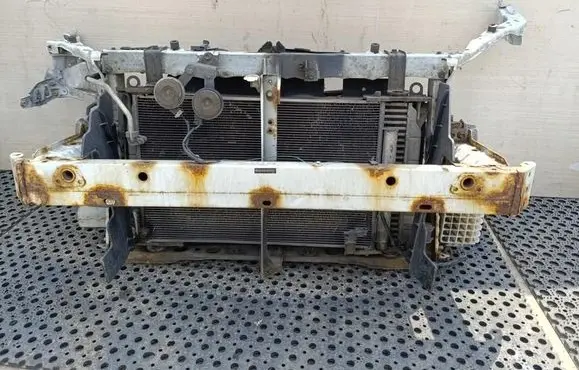 Toyota Avensis T270 Radiator support slam panel