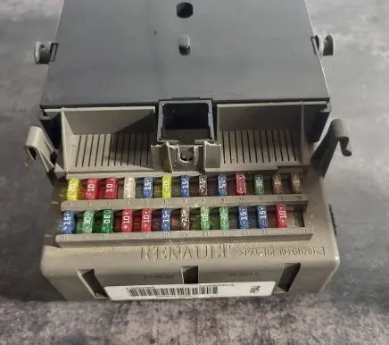 Renault Espace - Grand espace IV Fuse module 8200004201E 10297992 281148448A