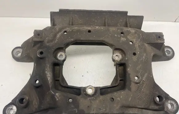 Gearbox mounting bracket