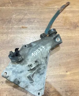 BMW 3 E90 E91 Engine mounting bracket 6760311