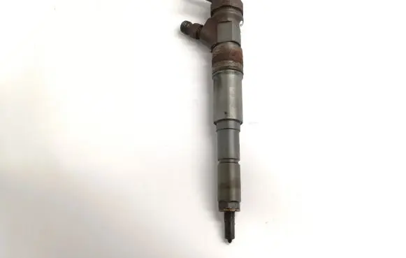 BMW 5 E60 E61 Fuel injector 7793836