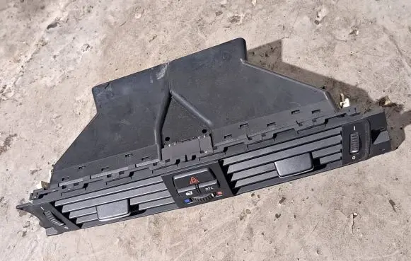 BMW 3 E92 E93 Dash center air vent grill 9130458