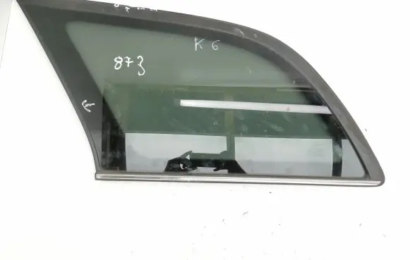 Toyota Avensis T250 Rear side window