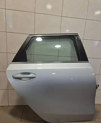 KIA Ceed Rear door 