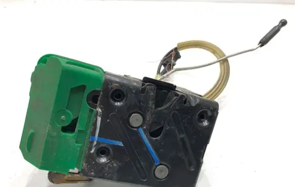 Volvo V70 Front door lock 
