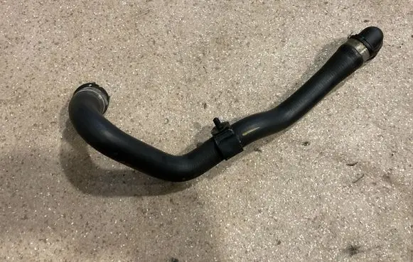 Engine coolant pipe/hose