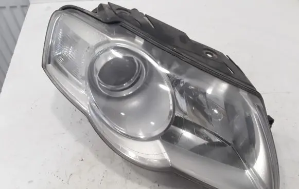 Volkswagen PASSAT B6 Headlight/headlamp