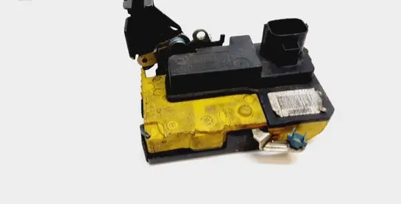 Volvo XC90 Front door lock 30663041