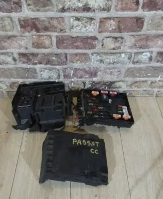 Volkswagen PASSAT CC Fuse box set