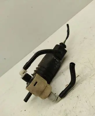 Volkswagen Touran I Windscreen/windshield washer pump