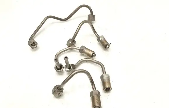 Fuel injector supply line/pipe