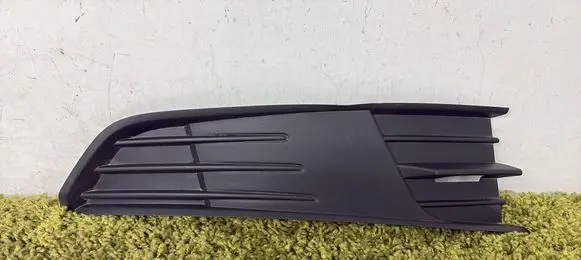 Skoda Fabia Mk3 (NJ) Front fog light trim/grill 6V0807368
