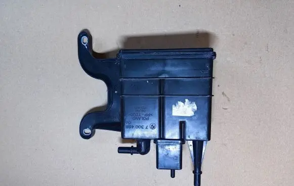 Active carbon filter fuel vapour canister