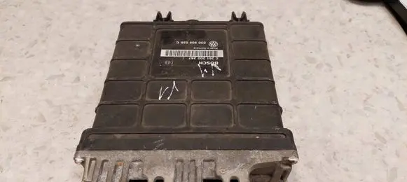 Volkswagen Golf III Engine control unit/module 030906026C 0261200257