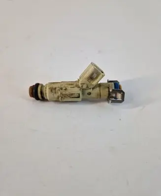 Ford Mondeo Mk III Fuel injector L15GBA