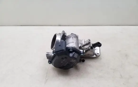 Volkswagen Golf VII Throttle valve 04L128063T