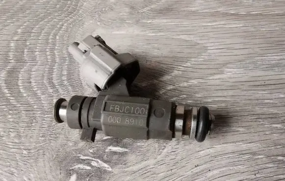 Subaru Legacy Fuel injector FBJC100 0008910