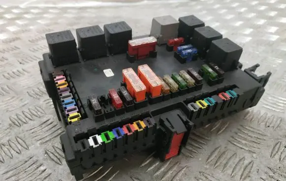 Mercedes-Benz S W221 Fuse box set A2219003001