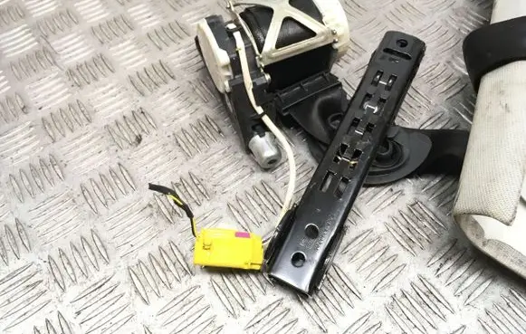 Volkswagen PASSAT B6 Front seatbelt 3C1857706F YD41929805 33046824