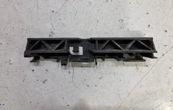 Front bumper mounting bracket