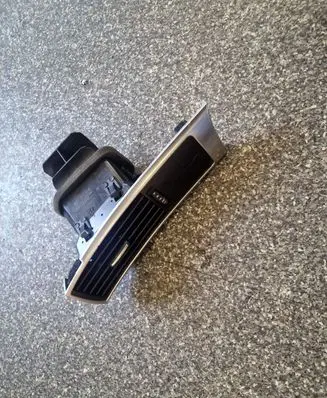 Audi A6 S6 C6 4F Dashboard side air vent grill/cover trim