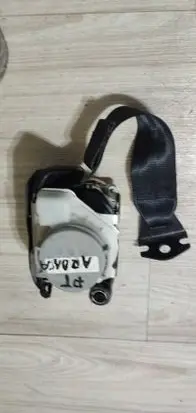 Rear seatbelt