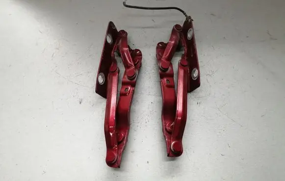 Engine bonnet/hood hinges