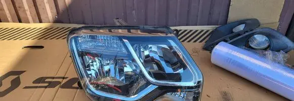 Dacia Duster Headlight/headlamp 260105828R 15366901HC 021014